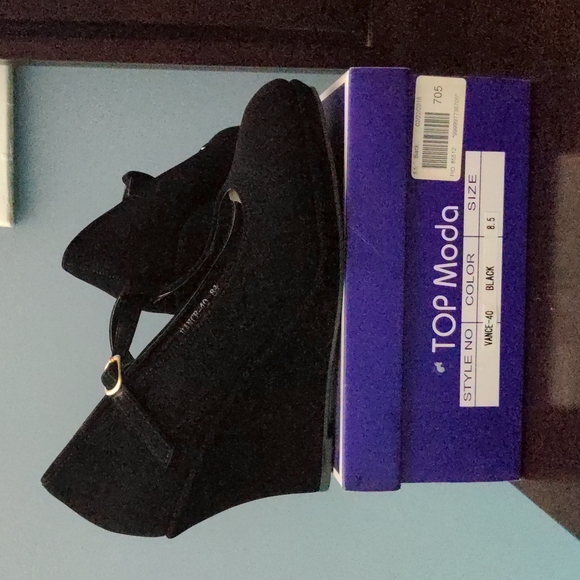 Modcloth Suede T-strap Wedges Black - Picture 9 of 10